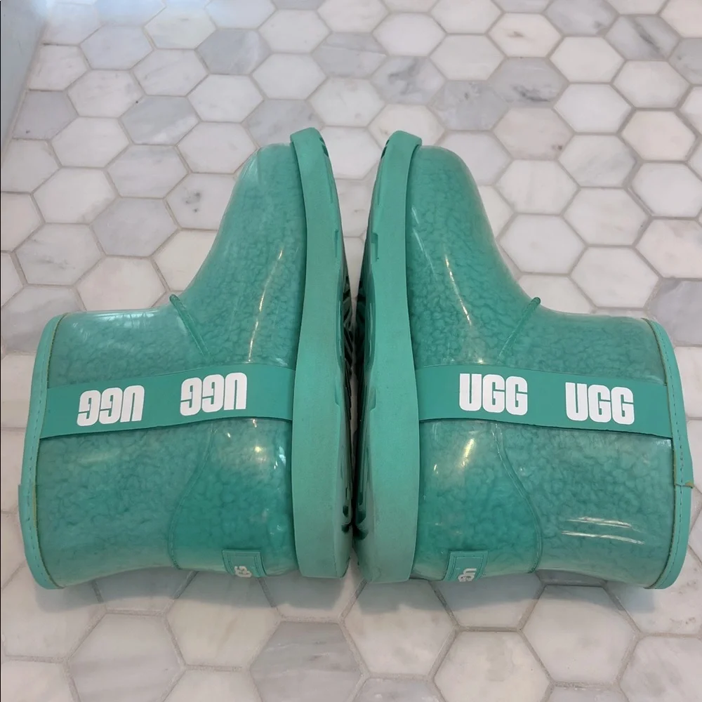 UGG Australia Classic Tide Pool Mini Waterproof Winter Rainboots Kids Size 4